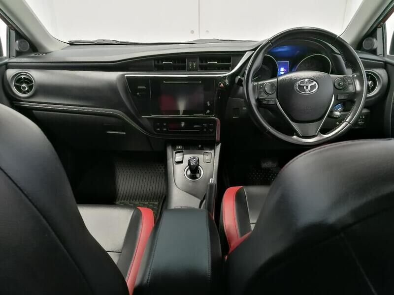More views of Toyota Auris